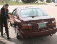 Gas Prices Fall Despite High Oil Prices